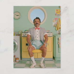 Postal Caballero Retro en una Sala de Lavandería Pastel