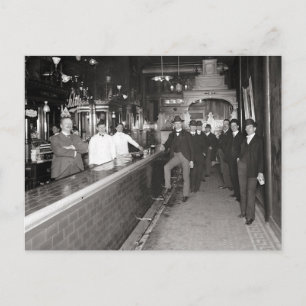 Postal Caballeros bebiendo en la barra, 1910