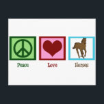 Postal Caballos de amor por la paz<br><div class="desc">Me encantan los caballos hermosos. Un signo de paz verde bonito,  un corazón rojo y un caballo marrón en una plaza azul hacen una bonita postal ecuestre para ir con un regalo.</div>