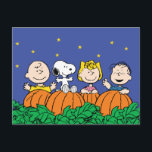 Postal Cacahuetes | Es la gran calabaza Charlie Brown<br><div class="desc">Celebrar Halloween con la postal "Es la gran calabaza, Charlie Brown" Con la clásica escena de Halloween de Peanuts, esta divertida postal es perfecta para enviar saludos festivos a amigos y familiares. Deja que Snoopy, Charlie Brown y la banda traigan encanto extra y alegría espeluznante a tus mensajes de vacaciones...</div>