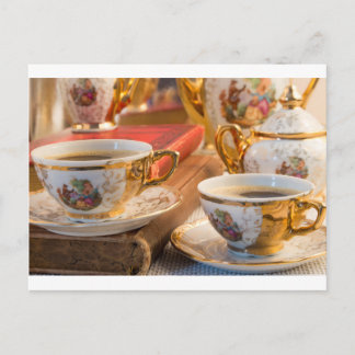 Postal Café retro de porcelana con espresso caliente