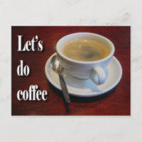 Café sobre mesa de madera
