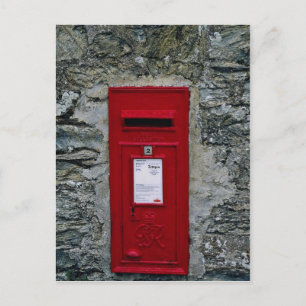 Postal caja de letra roja montada en la pared