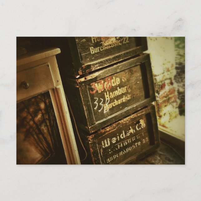 Postal Cajas de madera apiladas rústicas descoloridas (Anverso)