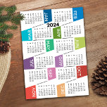 Postal Calendario 2024 con meses coloridos y divertidos<br><div class="desc">Año Nuevo - Nuevo Usted — Un colorido calendario divertido para el nuevo año. Este diseño moderno con un diseño loco y calendario de año completo con un comienzo positivo al mejor año de la historia.</div>