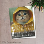 Postal Calendario 2024 con un lindo gato vestido de amari<br><div class="desc">Un calendario moderno y básico de 2024 con una bonita foto de un gato.</div>