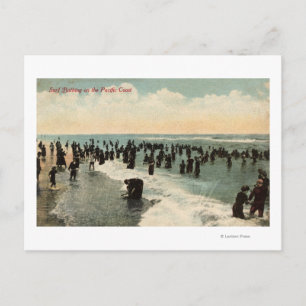 Postal California: Multitud nadando en la costa del Pacíf