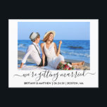 Postal Caligrafía Elegante Que Se Casa Guarda La Fecha<br><div class="desc">Moderna y moderna caligrafía de moda Foto de pareja de manuscritos Estamos casados Guardar la tarjeta postal de Invitación de compromiso de fecha</div>