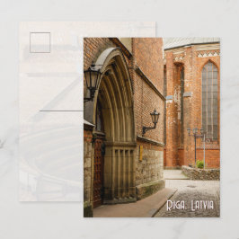 Postal Calle histórica en la antigua Riga, Letonia