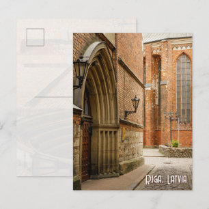 Postal Calle histórica en la antigua Riga, Letonia