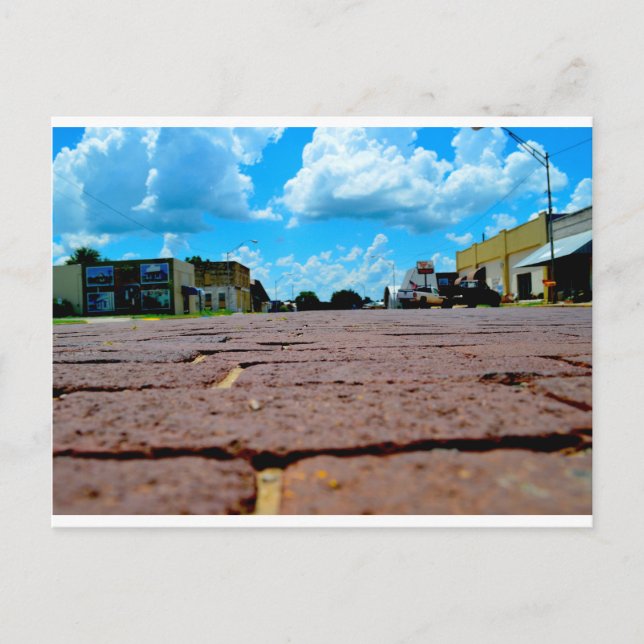 Postal Calle principal de la pequeña ciudad (Anverso)