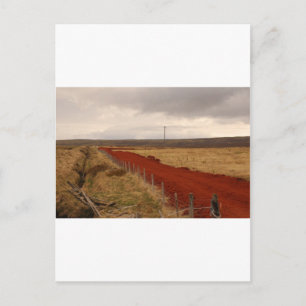 Postal Camino de tierra rojo en Islandia