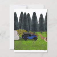 Camión con caravana de remolque en el campamento d