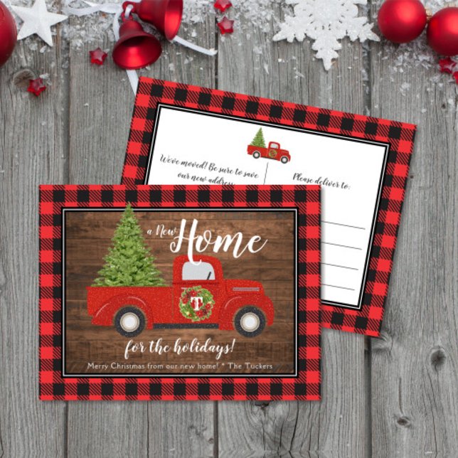 Postal Camión de Navidades rojos rústicos colocó madera e (Rustic Christmas Red Truck on Wood & Red/Black Buffalo Plaid New Home Moving Announcement Post Card)