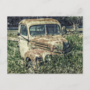 Postal Camión de trabajo antiguo Beater Vintage en granja