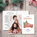 Postal Camión rojo vintage con árbol, Feliz foto navideña<br><div class="desc">Se propaga la alegría de las vacaciones con esta postal que incluye una festividad de un camión rojo vintage que lleva un árbol de Navidad. Personalizar subiendo tu foto vertical. El reverso muestra los saludos, nombres y notas de su personalizado (o borrar para dejar espacio para una nota manuscrita). Añade...</div>