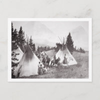 Campamento nativo americano de tepee, Montana, c.1