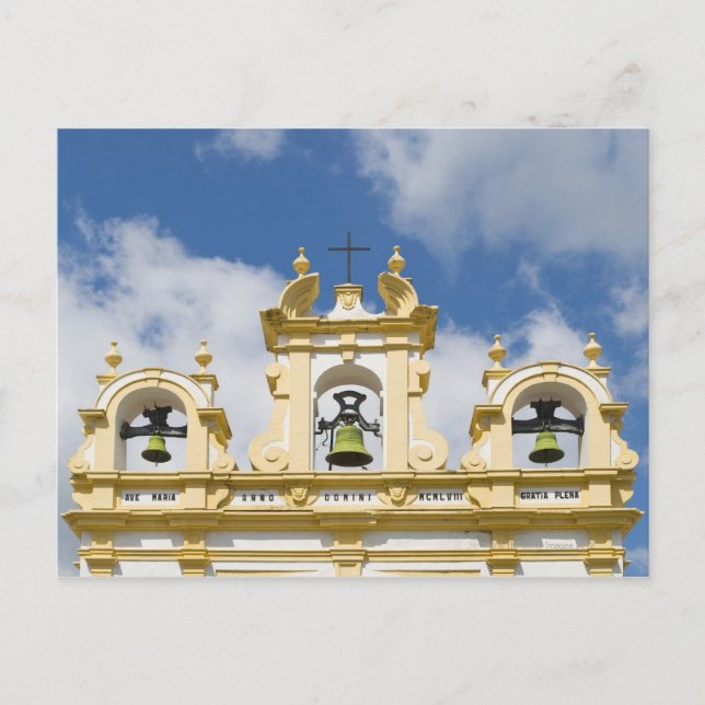 Postal Campanario de la iglesia en el pueblo de montaña d (Anverso)