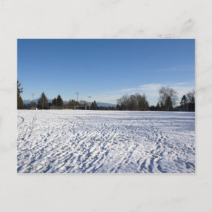 Postal campo de fútbol de nieve invernal