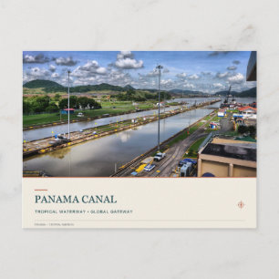 Postal Canal de Panamá a través de un valle verde