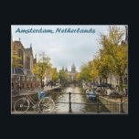 Postal Canales de Ámsterdam en la segunda mitad del otoño<br><div class="desc">Tuve un día para pasar en Ámsterdam,  Países Bajos,  así que decidí caminar por los barcos mirando las aguas del canal. Fue una tarde bastante fría y bonito en otoño.</div>
