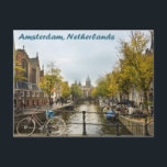 Postal Canales de Ámsterdam en la segunda mitad del otoño<br><div class="desc">Tuve un día para pasar en Ámsterdam,  Países Bajos,  así que decidí caminar por los barcos mirando las aguas del canal. Fue una tarde bastante fría y bonito en otoño.</div>