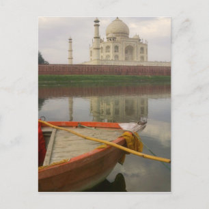 Postal Canoa en el agua con Taj Mahal, Agra, India