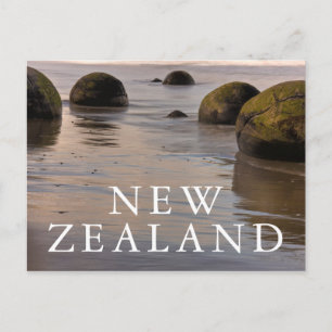 Postal Cañones de Moeraki en la playa