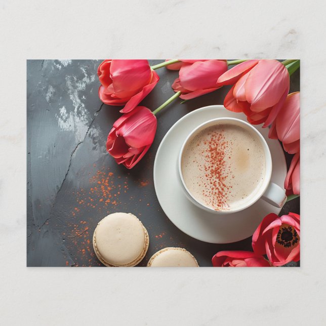 Postal Cappuccino und Macarons umringt von Tulpen  (Anverso)