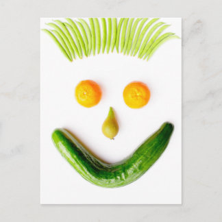 Postal Cara hecha de frutas y verduras en blanco.JPG