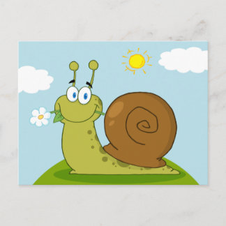 Postal Caracol con una flor en la boca en una colina