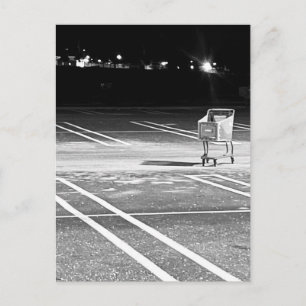 Postal Carrito de Compras Abandonado en un Estacionamient