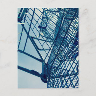 Postal carros de compras de arte urbano apilados