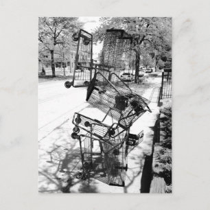 Postal carros de compras de arte urbano apilados