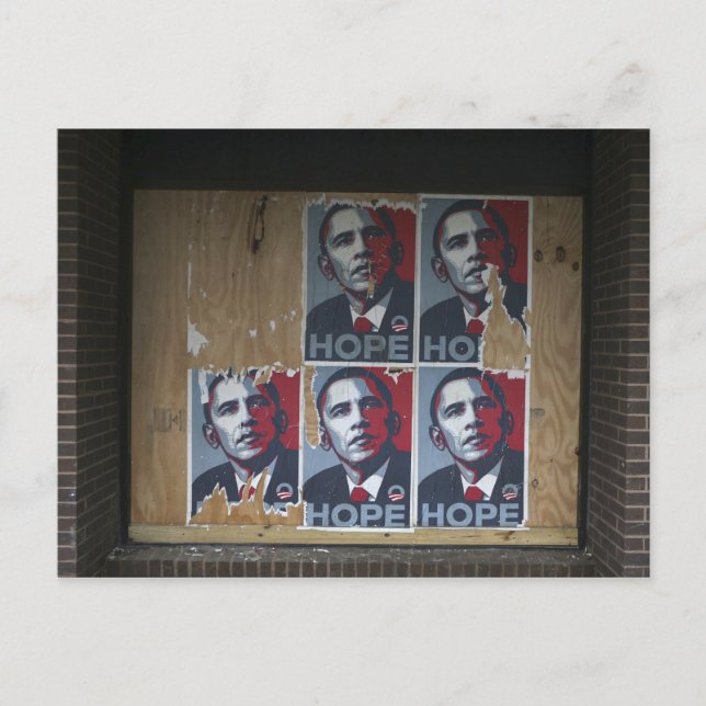 Postal Carteles de Obama en una ventana cerrada de un cer (Anverso)