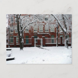 Postal Casa de la Escuela Roja de Boston con nieve blanca