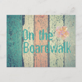 Postal Casa de playa de madera pintada a rayas oceánicas