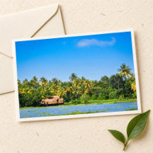 Casa flotante en las aguas tranquilas de Kerala