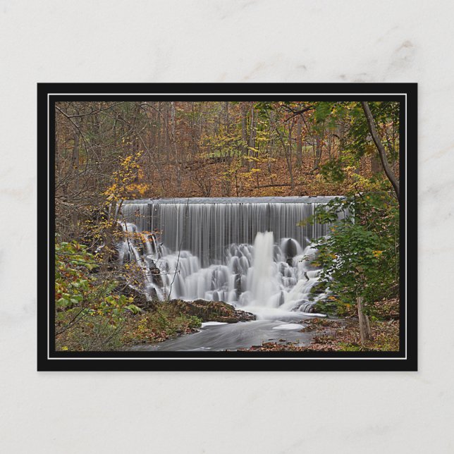 Postal Cascada de cascada de bosques y follaje de otoño (Anverso)