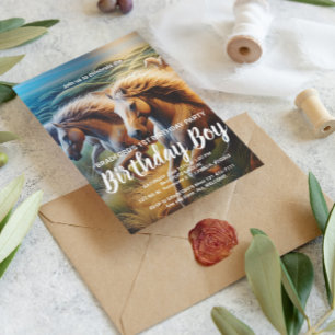 Postal Cascada de Cascos: Una Manada de Caballos en Movim