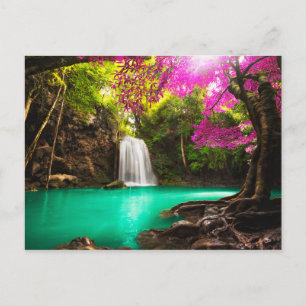 Postal Cascada en el bosque de otoño