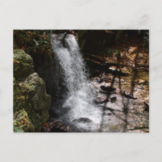 Postal Cascada en las montañas Blue Ridge
