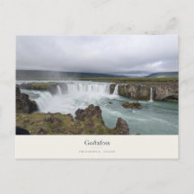 Cascada Goðafoss y río turquesa