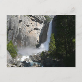 Postal Cascada inferior de Yosemite en el sendero de la c