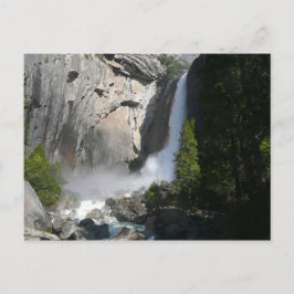 Postal Cascada inferior de Yosemite en el sendero de la c