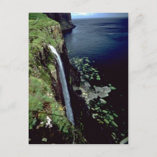 Postal Cascada sobre los acantilados de la Isla de Skye, 