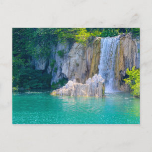 Postal Cascadas en el Parque Nacional Plitvice en Croacia
