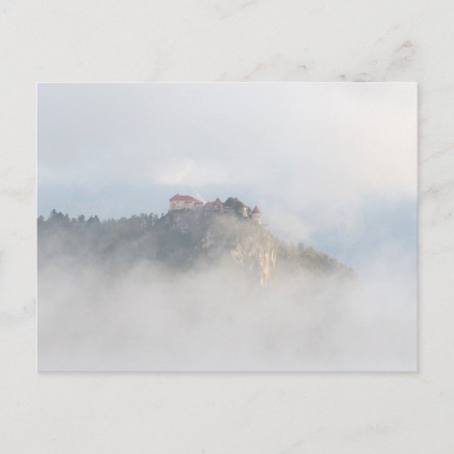 Postal Castillo arbolado rodeado de nubes (Anverso)