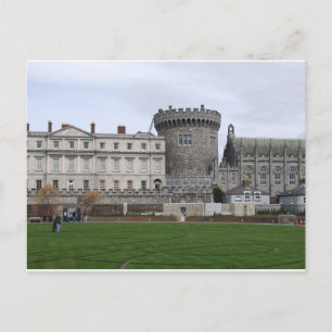 Postal Castillo de Dublín Irlanda, césped y torre del cas