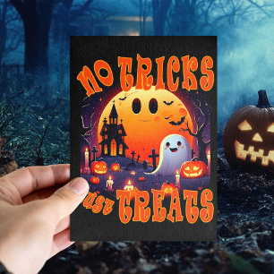 Postal Cementerio de Halloween con fantasma sonriente fel